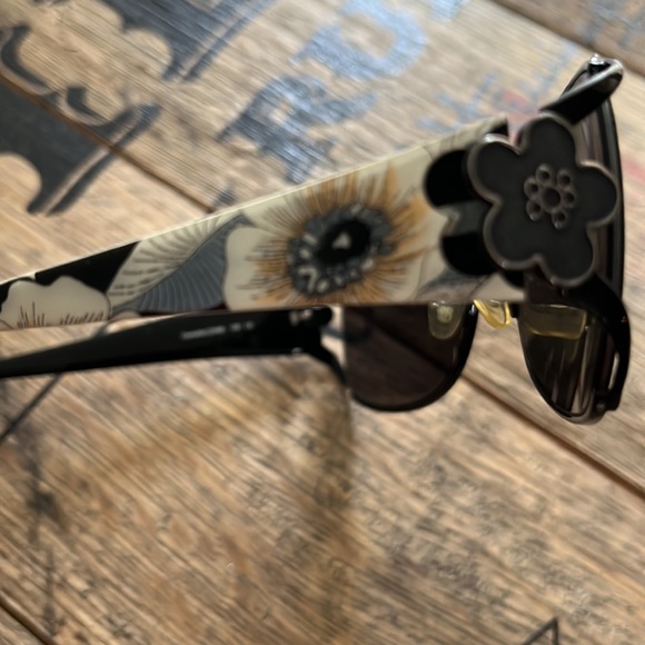 Vera Bradley sunglasses 🕶️ - Picture 6 of 11